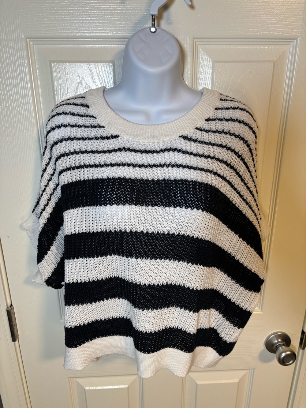 Evereve black and white horizontal striped short sleeved sweater size large